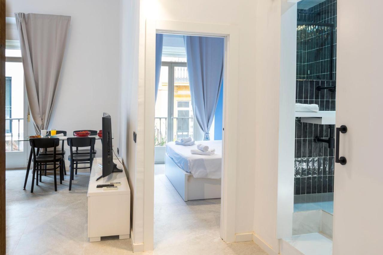 Апартаменты Acogedor Apartamento En Pleno Centro De Malaga By Sharingco Экстерьер фото